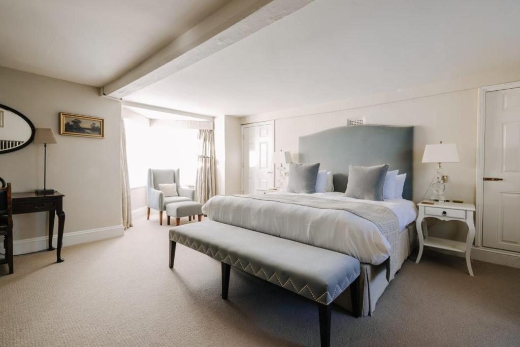 Victoria Hotel 4*