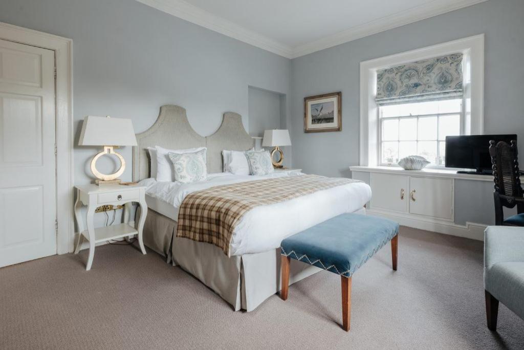 Victoria Hotel 4*