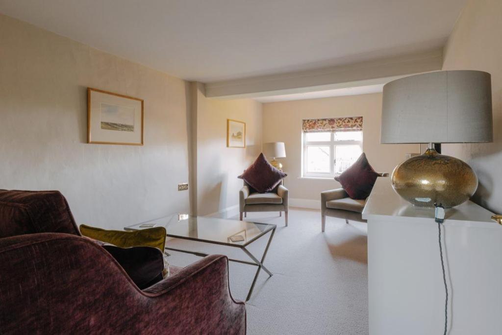 Victoria Hotel 4*