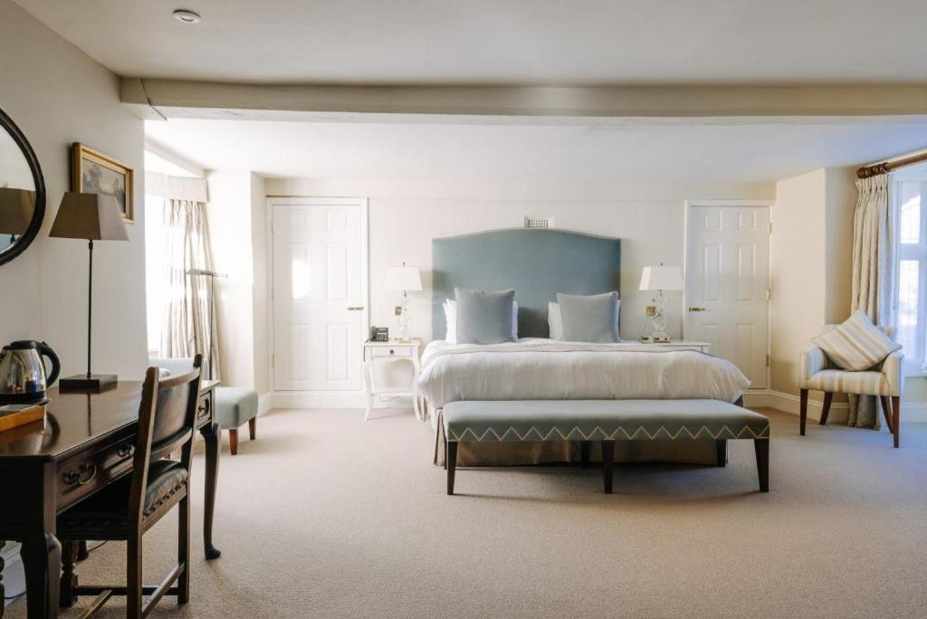 Victoria Hotel 4*