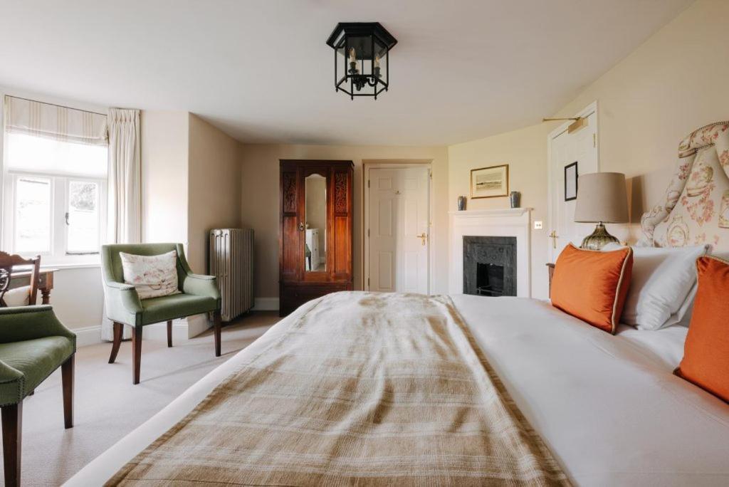Victoria Hotel 4*