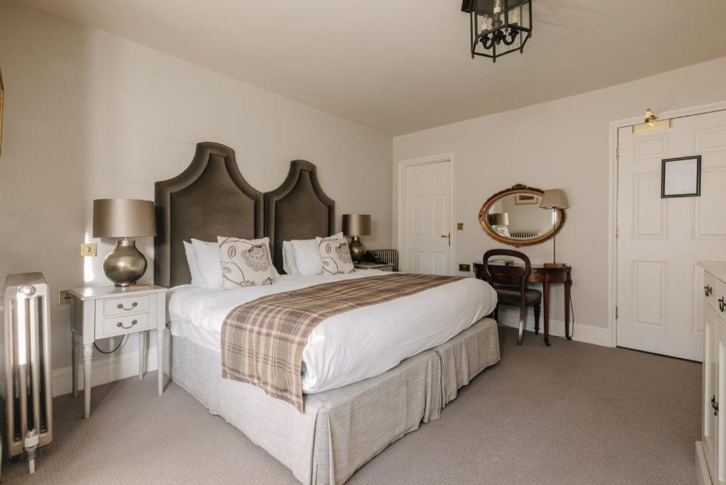 Victoria Hotel 4*
